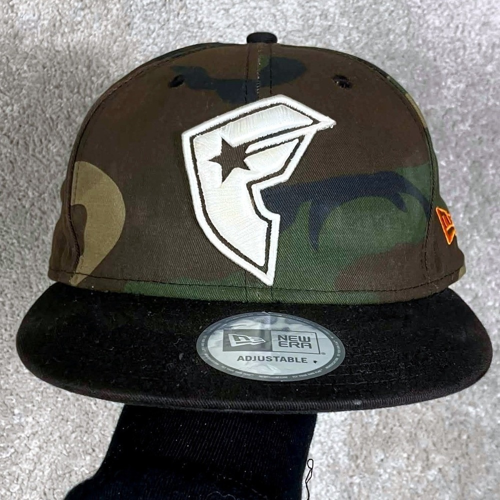 Famous Stars and Straps Hat Mens OSFM Camo Snapback New Era Flat Brim Swag Y2K